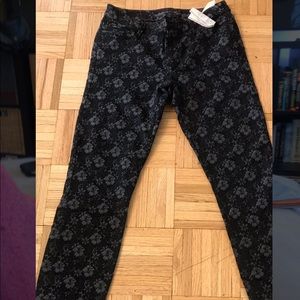 Black jeans w/ flower detail